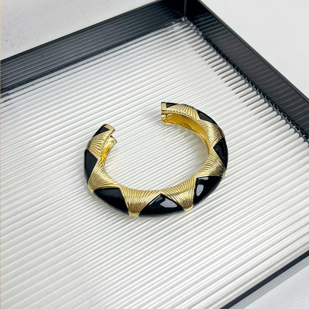 French Retro Oval Black Gold Enamel Drop Oil Bracelet Niche High Sense