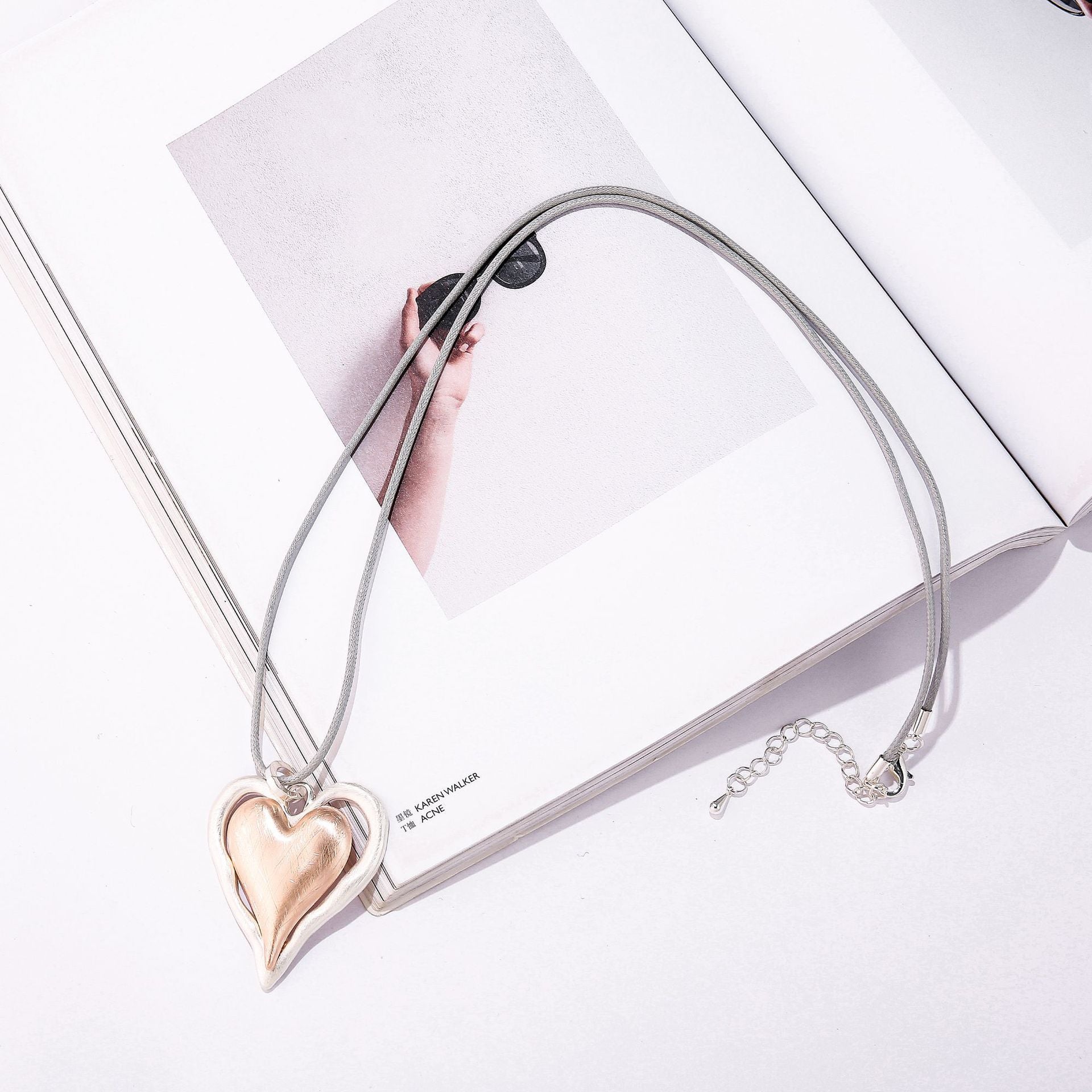 Peach Heart Two-color Classic Geometric Women's Long Metal Sweater Chain