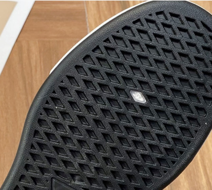 The New College Style Casual Thick Bottom Is Durable