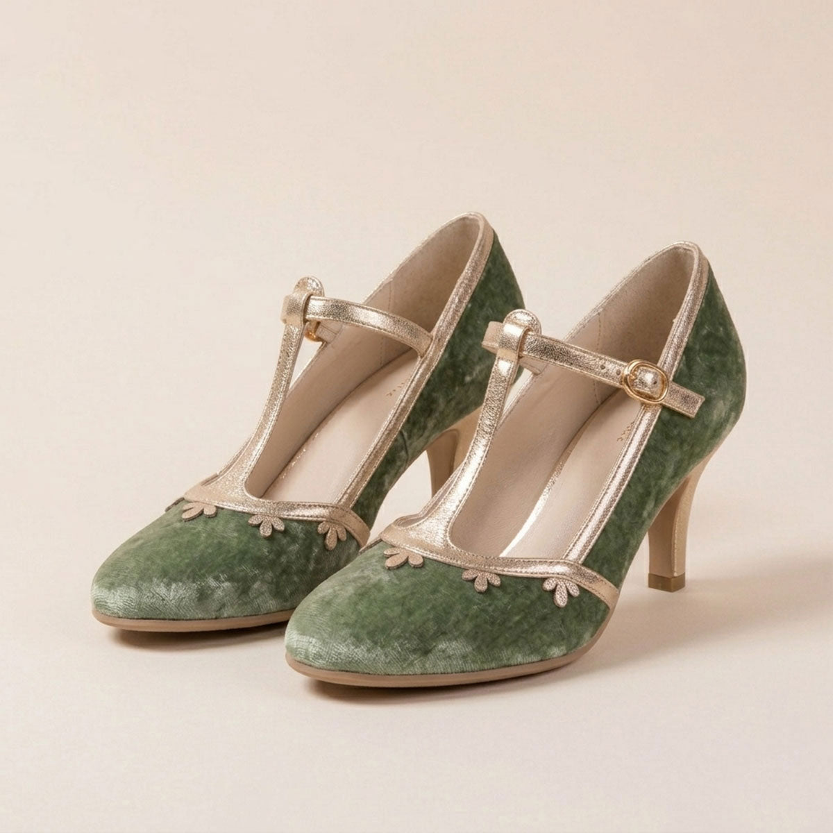 Retro Velvet V Neck Platform Heels With Double Color Petal Decoration Delicate Stiletto Flats With Two-color Option Elegant Party And Daily Wear Women S Shoes Comfortable And Versatile Everyday Fla