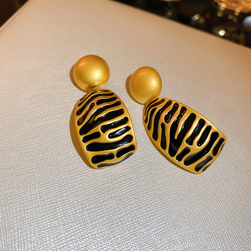 Silver Needle European And American Vintage Crumpled Resin Geometric Earrings