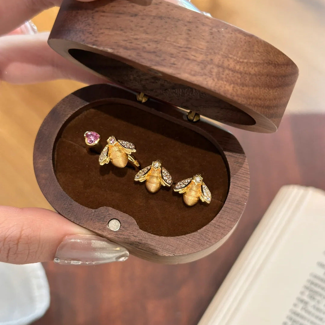 Little Bee Simple Rhinestone Heart-shaped Ring