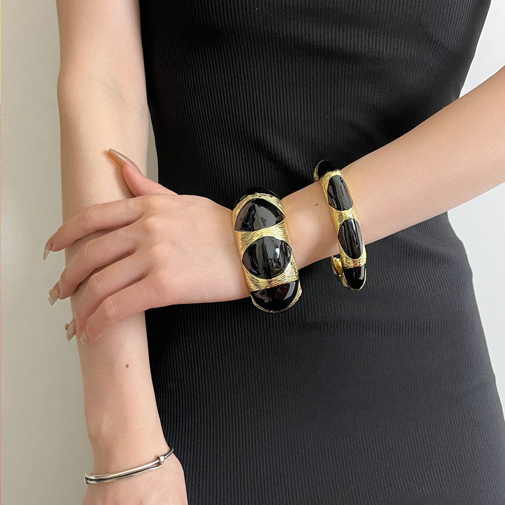 French Retro Oval Black Gold Enamel Drop Oil Bracelet Niche High Sense