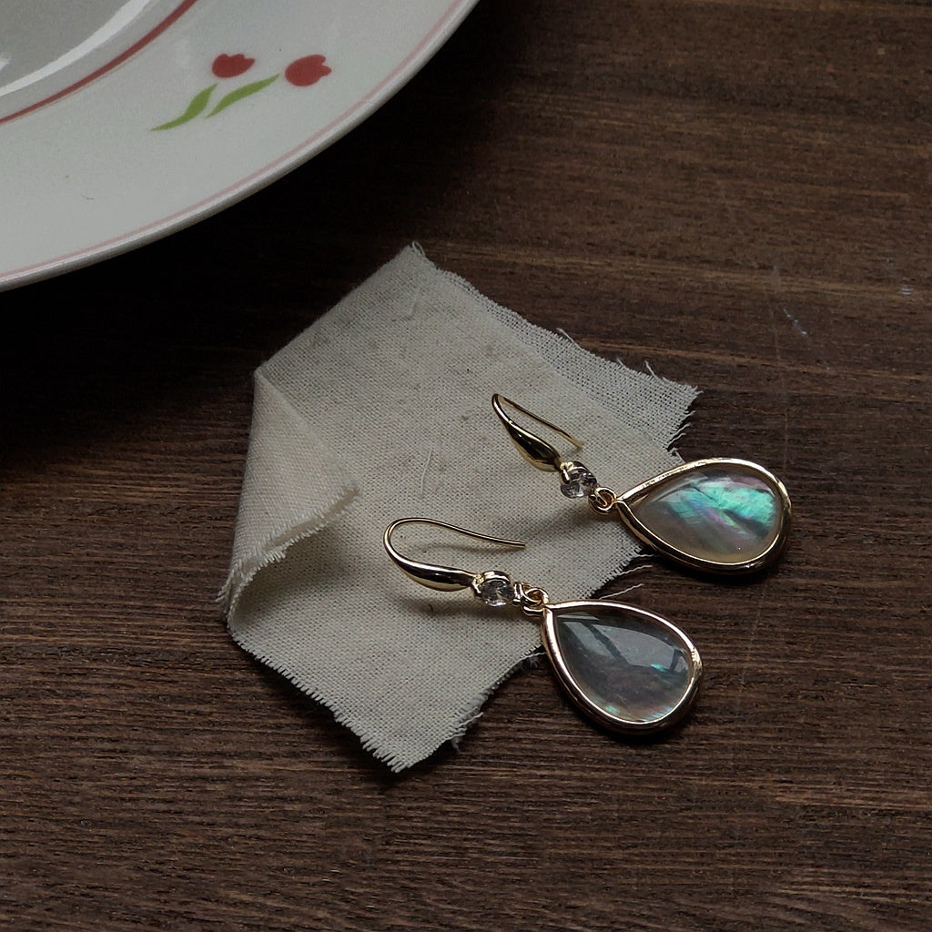 White Moonlight Drop-shaped Broken Shell Earrings French Minority Design Sense