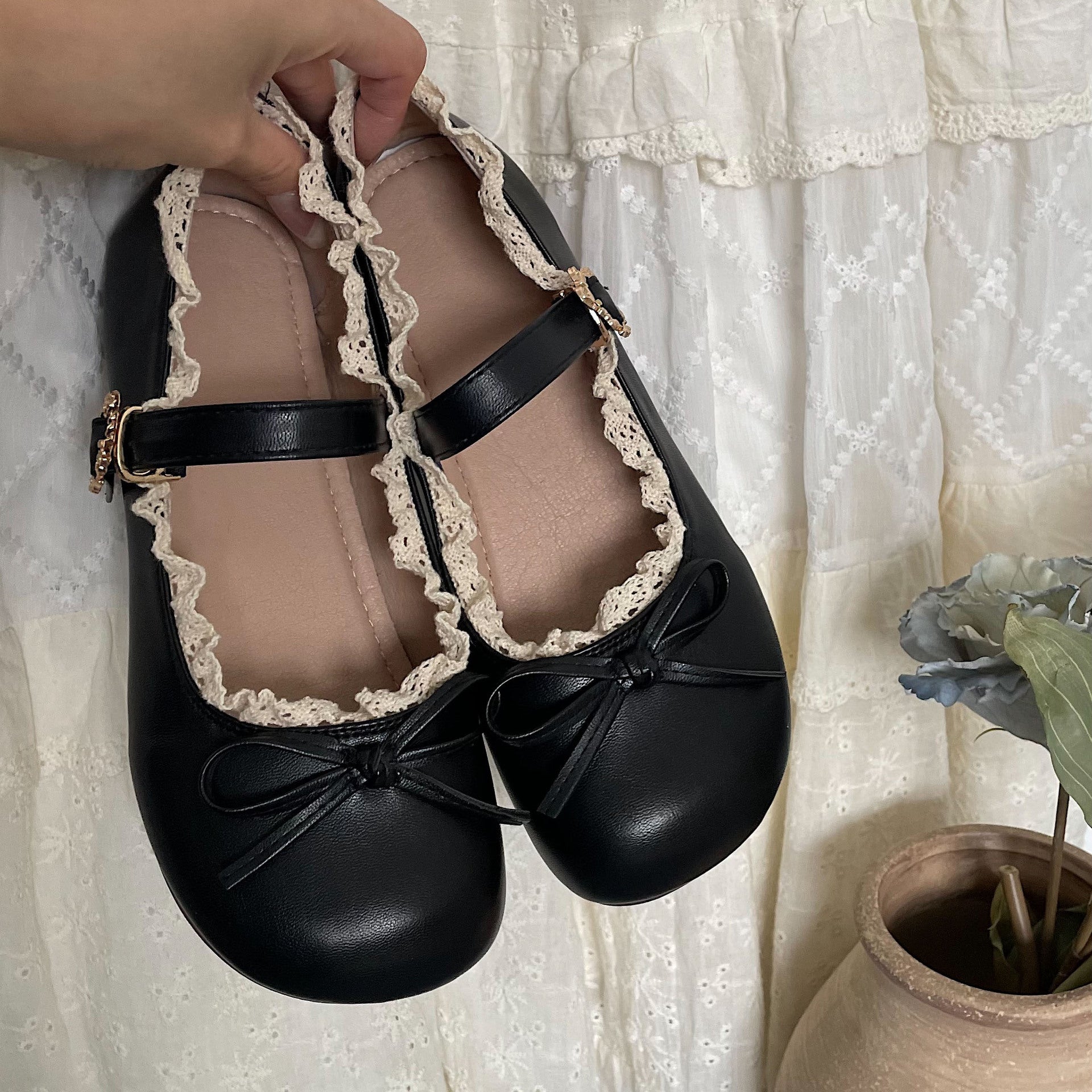 Round Toe Vintage Bow Leather Flat Shoes