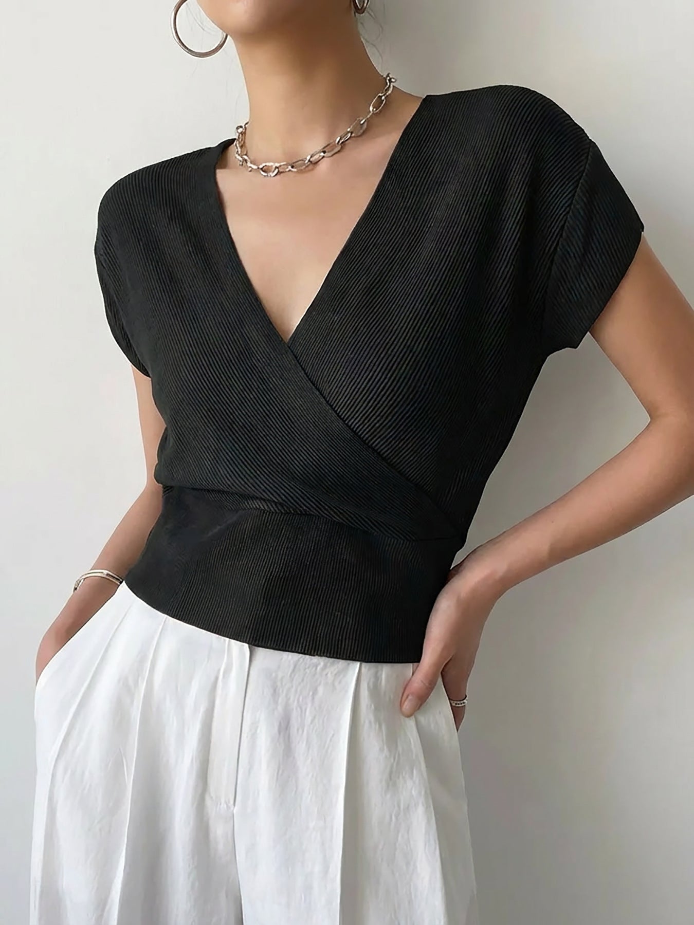 V-neck Knitted Short-sleeve High-waisted Loose T-shirt Knitted Top