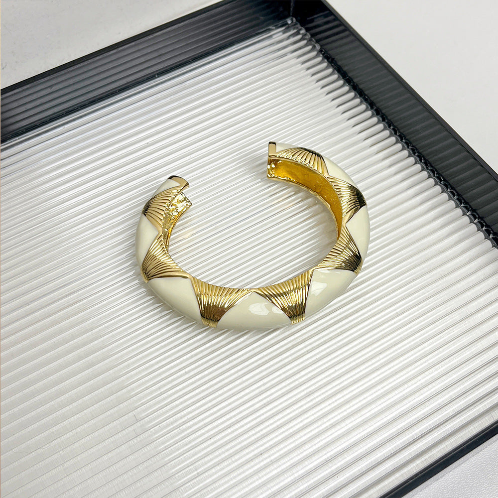 French Retro Oval Black Gold Enamel Drop Oil Bracelet Niche High Sense