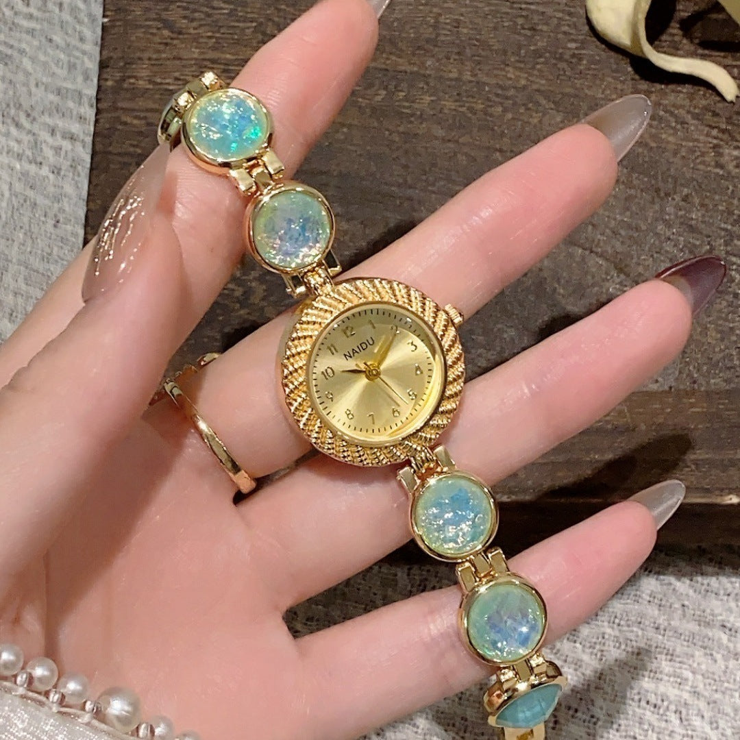 Women's Quartz Watch With Elegant Design