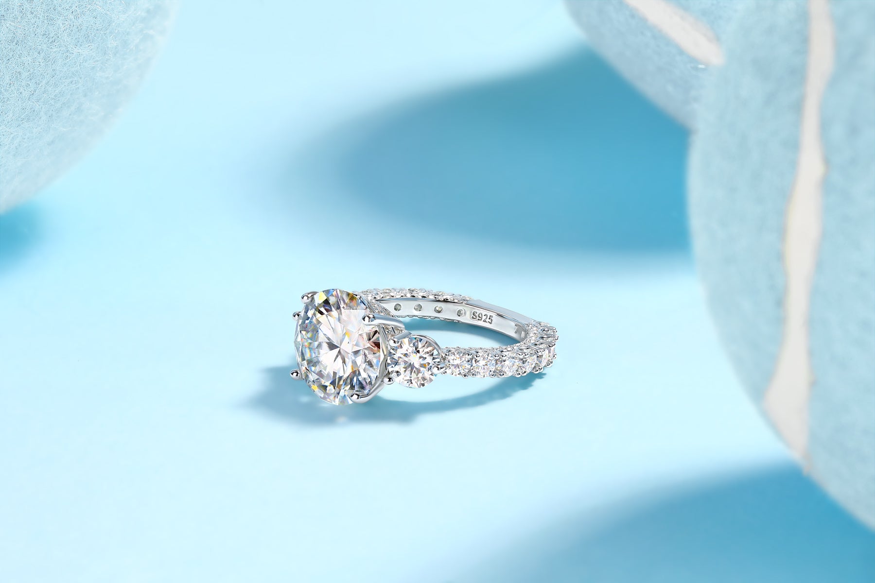 1Three-diamond Brilliance - A Fashionable And Luxurious Jewelry Piece Set With 5-carat Moissanite S925 Sterling Silver And Platinum-plated Diamond Prohibit TikTok sales