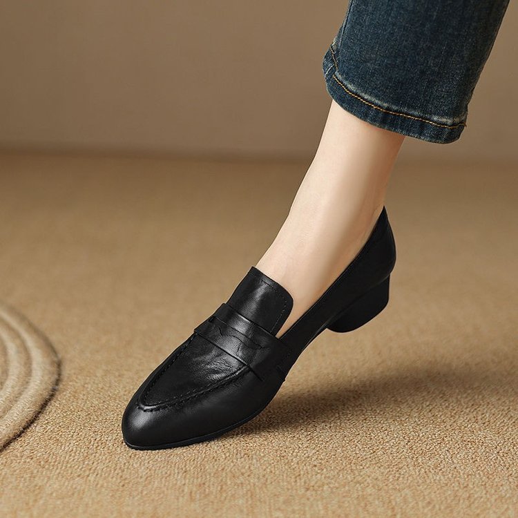 New Retro Pointed Toe Flat Bottom Slip-on Loafers