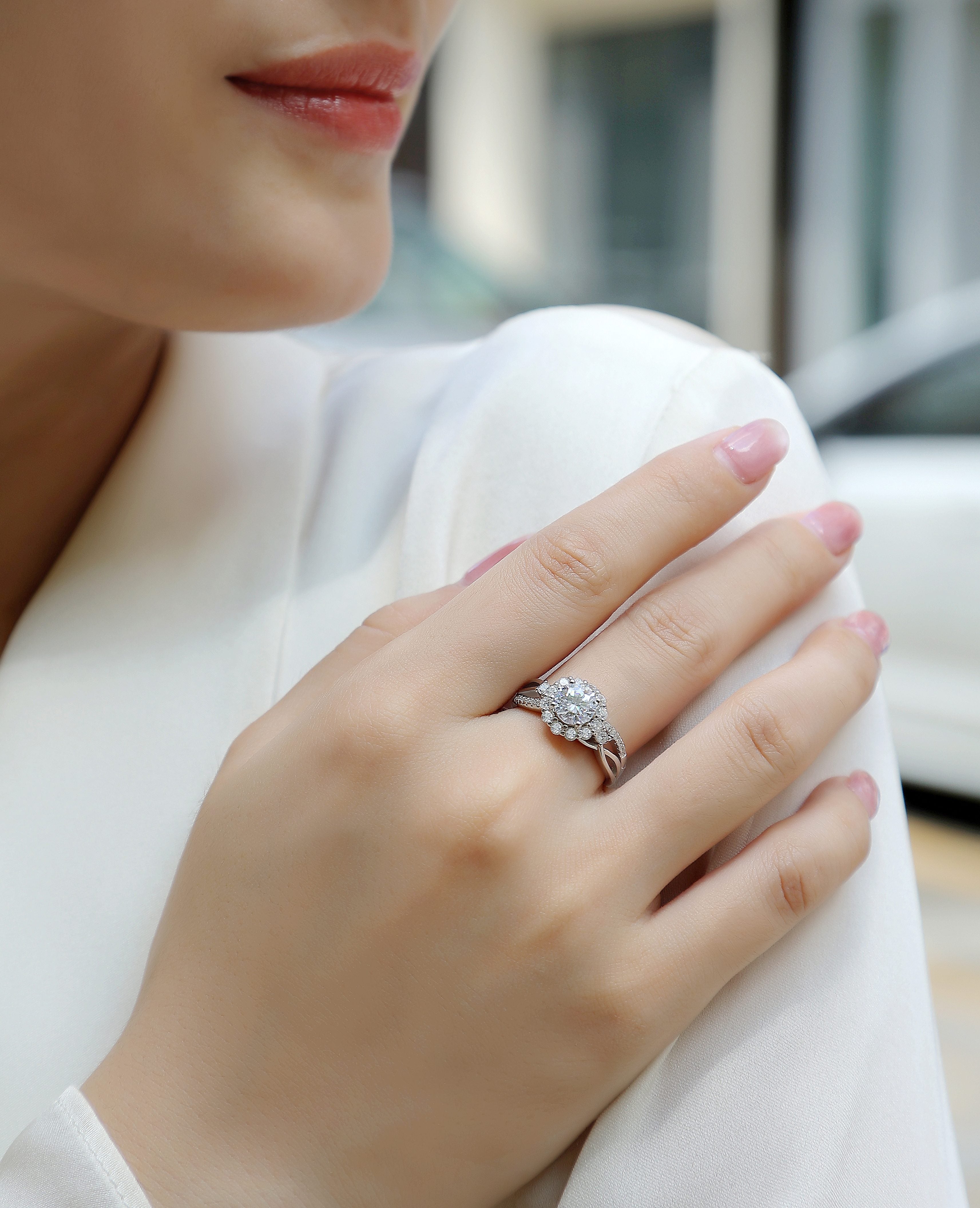 1Snow Lotus - A Fashionable And Luxurious Jewelry Piece Set With 2-carat Moissanite S925 Sterling Silver And Platinum-plated Diamond Prohibit TikTok sales