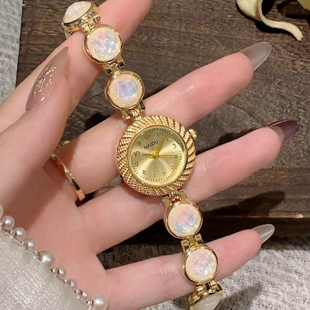 Women's Quartz Watch With Elegant Design