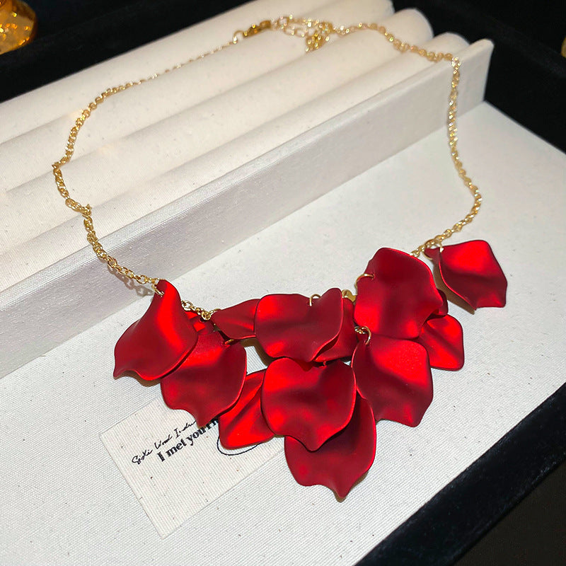 European And American Simple Petal Flower Tassel Clavicle Item