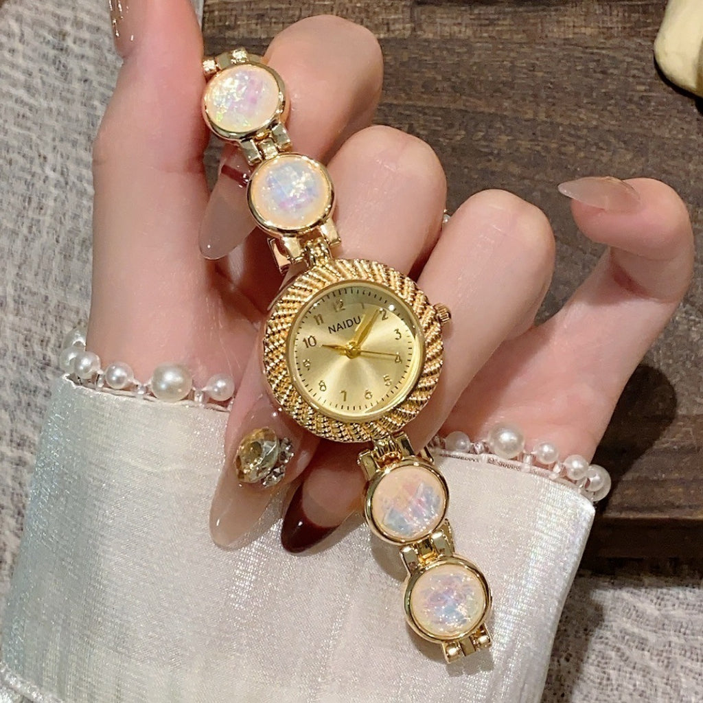 Women's Quartz Watch With Elegant Design