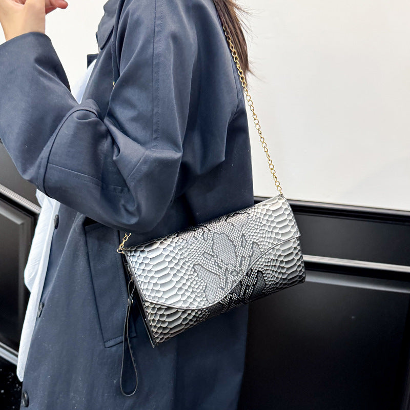 Contrast Color Serpentine Chain Shoulder Messenger Bag