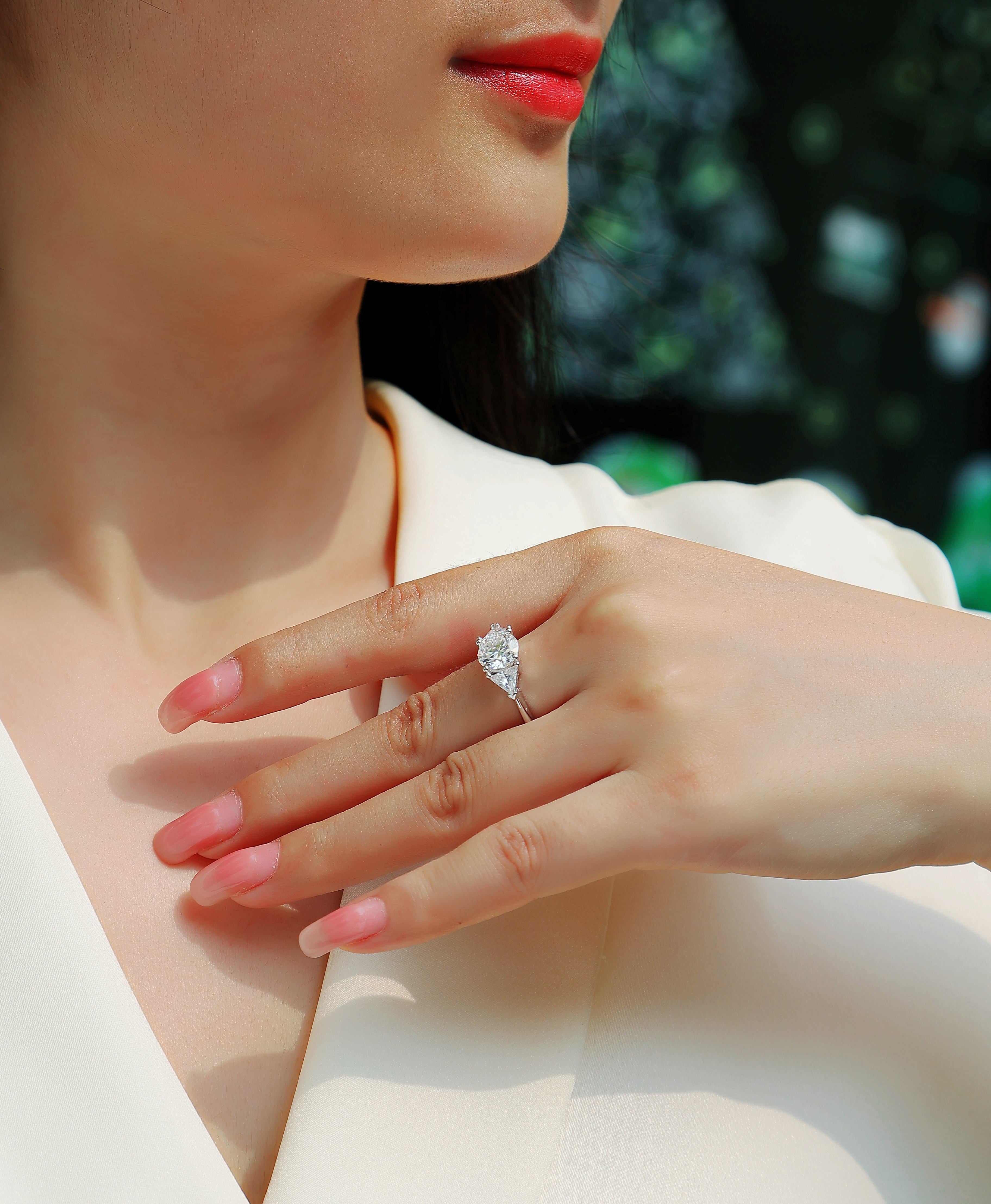 1Ocean Diamond - A Fashionable And Luxurious Jewelry Piece Set With 2-carat Moissanite S925 Sterling Silver And Platinum-plated Diamond Prohibit TikTok sales
