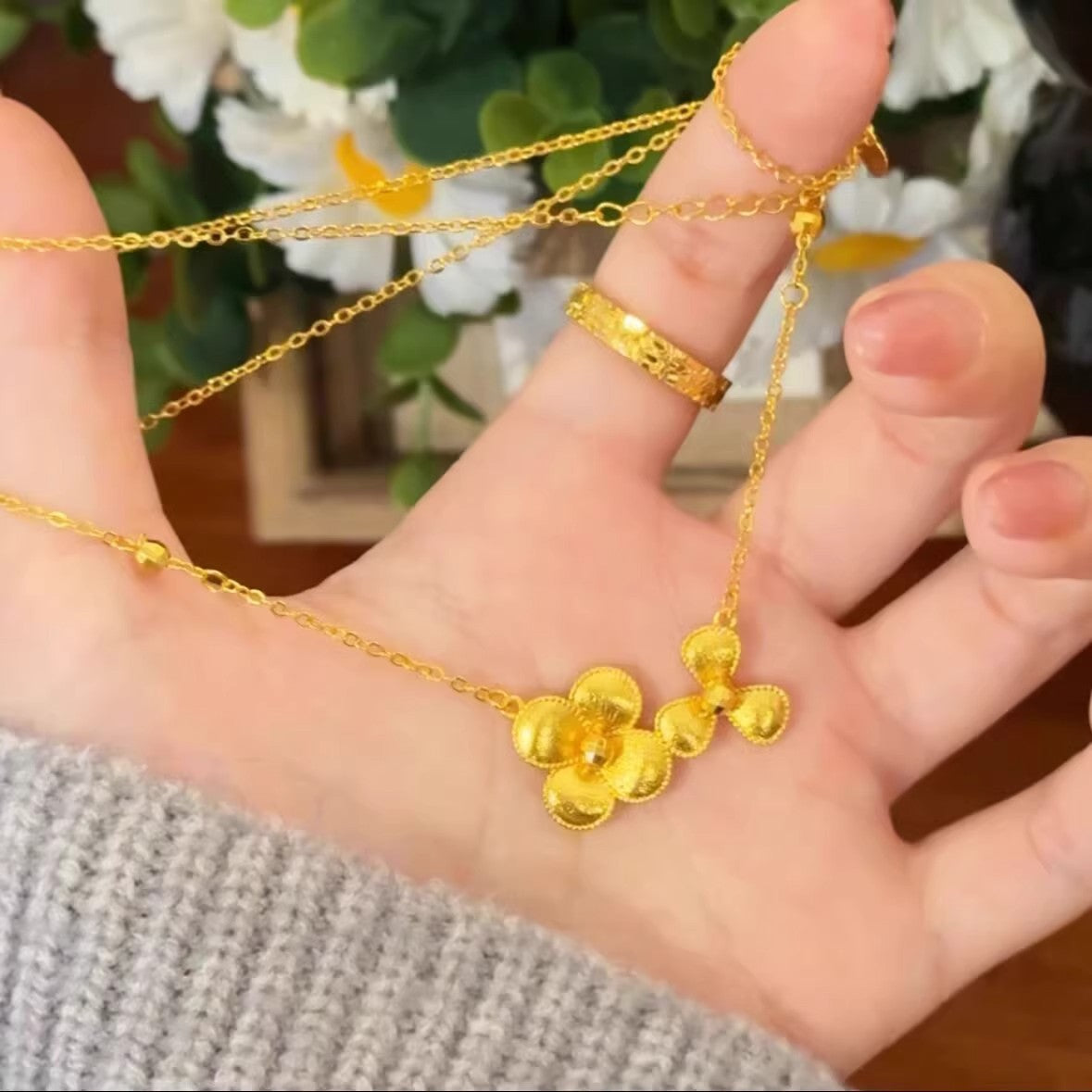 Bright Flower Pattern Women's Light Luxury Fashion All-match High-grade Flower Necklace