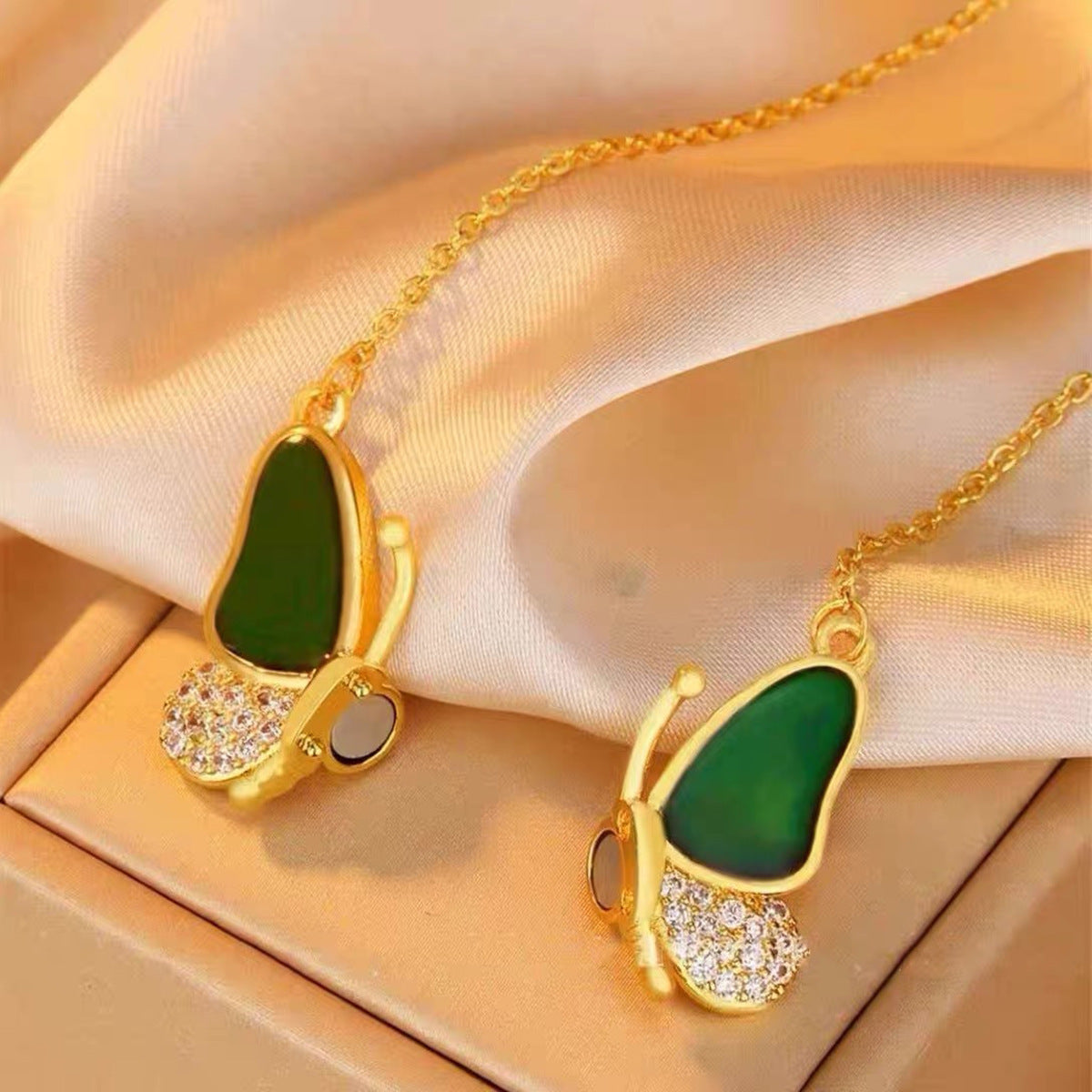 Gold Dripping Oil Variable Temperature Magnetic Butterfly Necklace Women's Zircon Exquisite Clavicle Chain