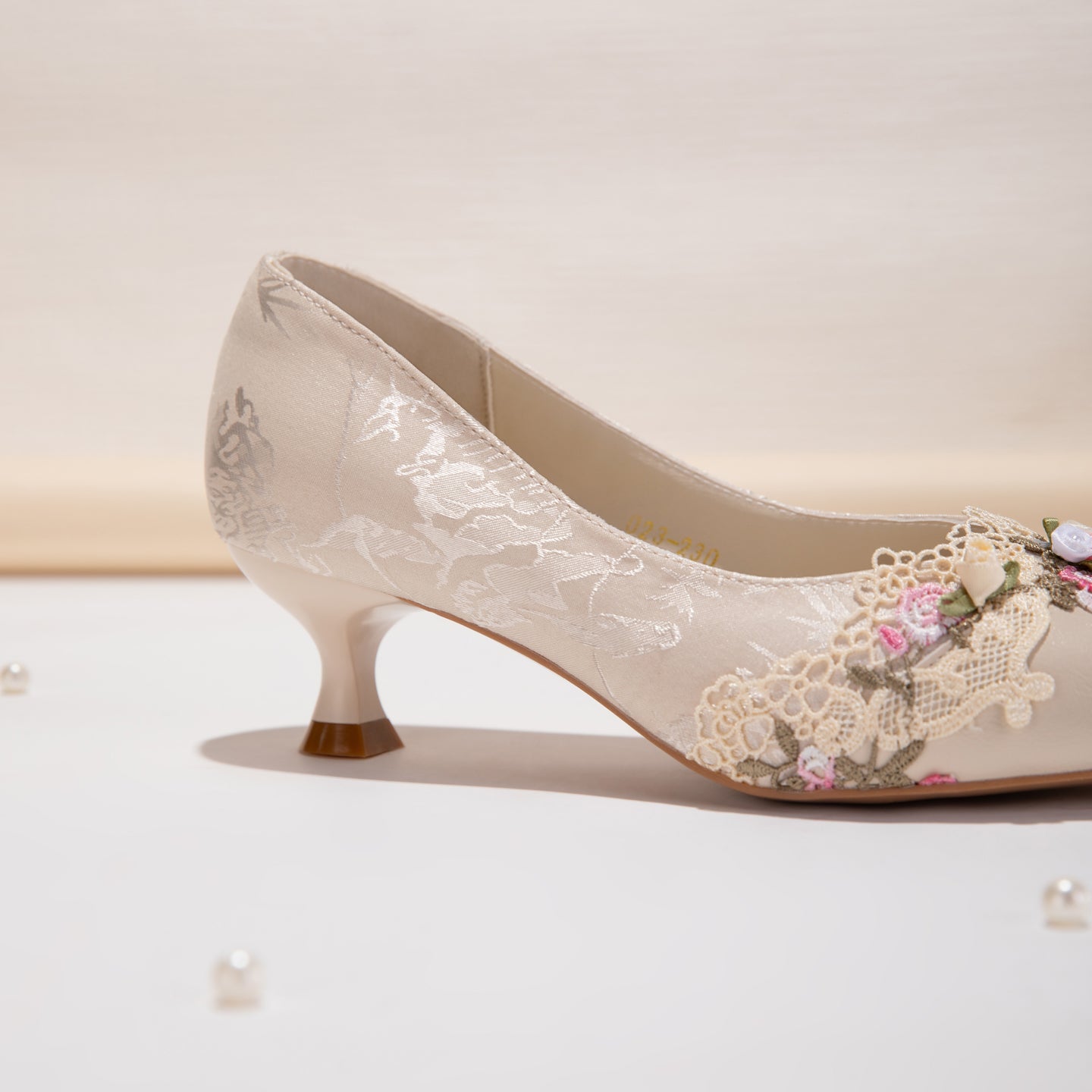 Mint-colored Jacquard Pointed Kitten Heels And Women's Shoes. Lace Flower Embroidery Low-cut Sandals. Gentle And Elegant High-heeled Shoes. Formal And Casual Lady Shoes For Events.