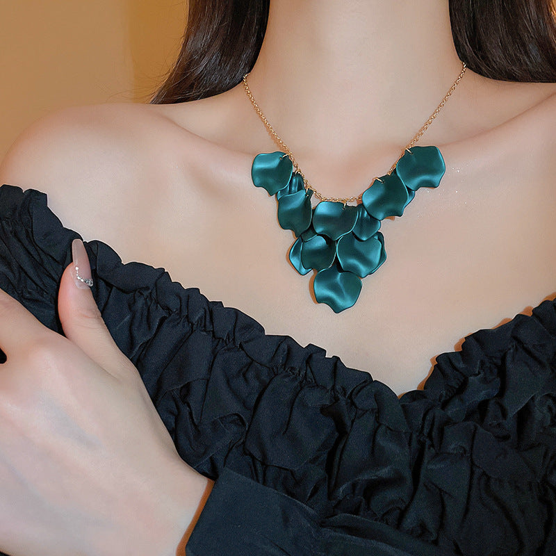 European And American Simple Petal Flower Tassel Clavicle Item
