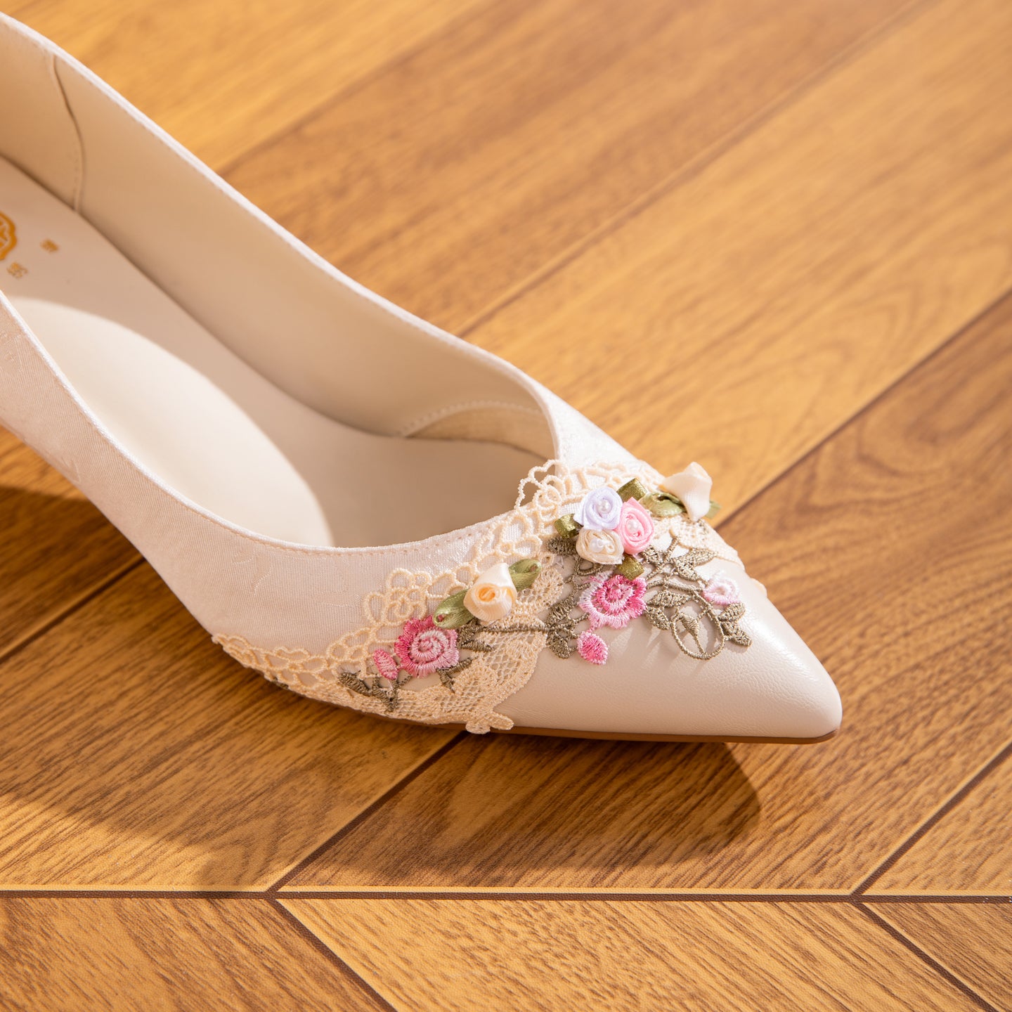 Mint-colored Jacquard Pointed Kitten Heels And Women's Shoes. Lace Flower Embroidery Low-cut Sandals. Gentle And Elegant High-heeled Shoes. Formal And Casual Lady Shoes For Events.