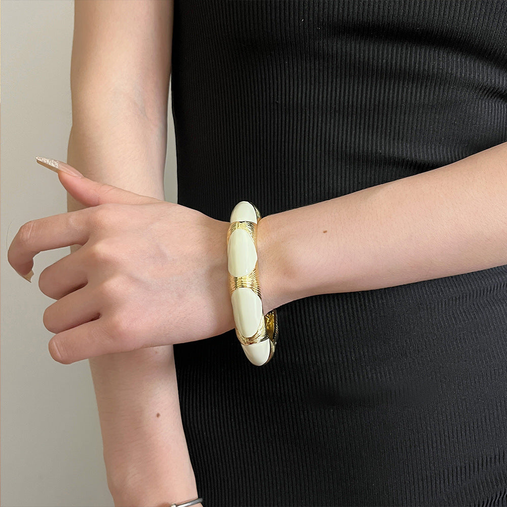 French Retro Oval Black Gold Enamel Drop Oil Bracelet Niche High Sense