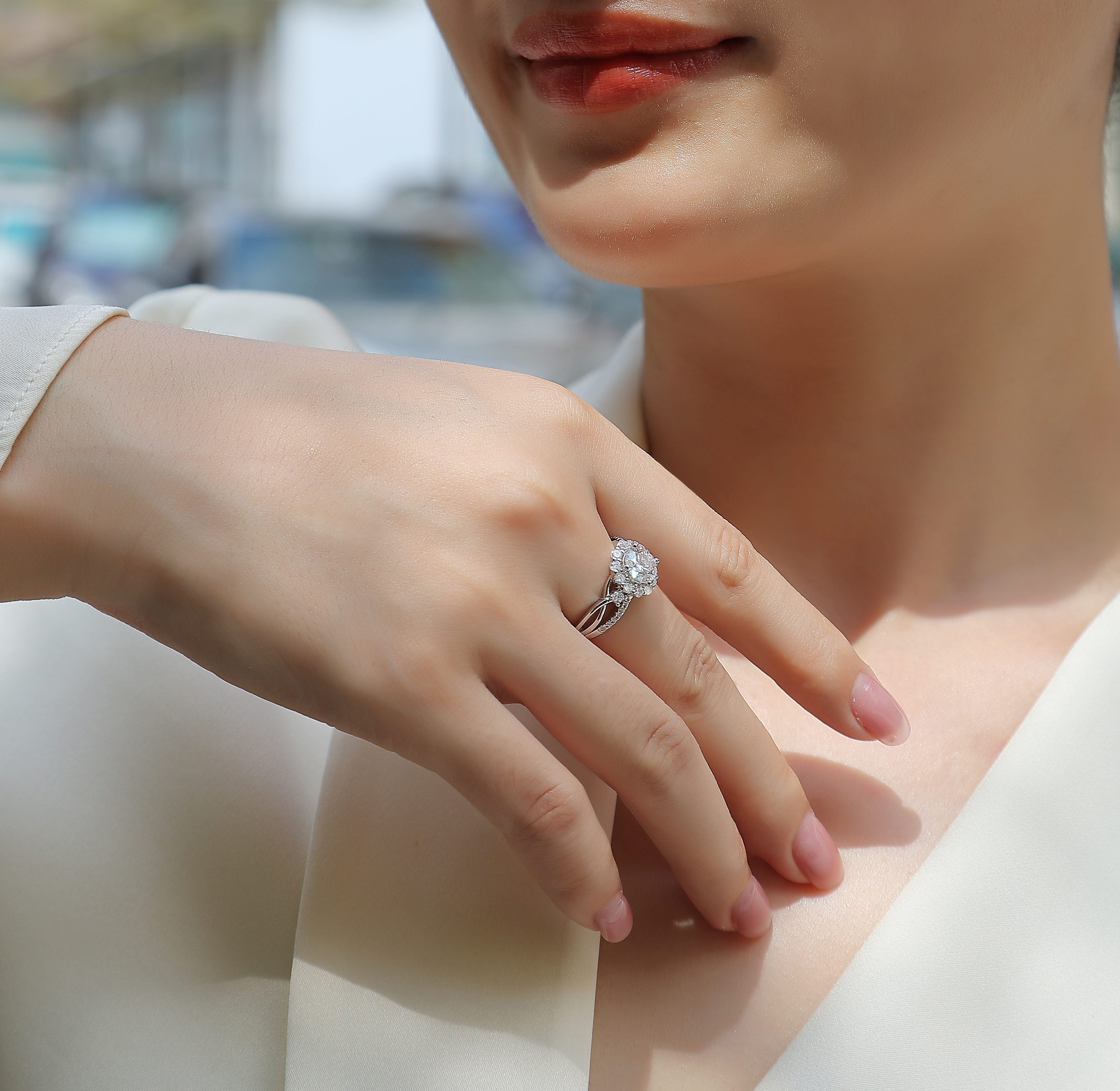 1Snow Lotus - A Fashionable And Luxurious Jewelry Piece Set With 2-carat Moissanite S925 Sterling Silver And Platinum-plated Diamond Prohibit TikTok sales