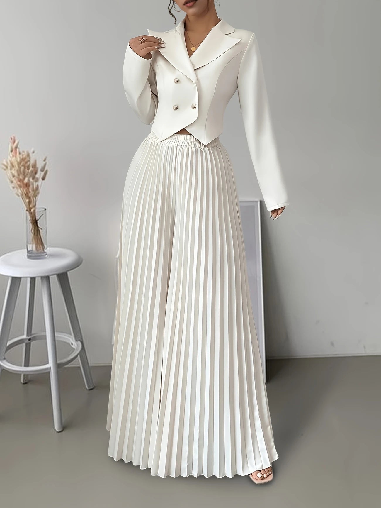 Top Set Long Sleeved Pleated Skirt