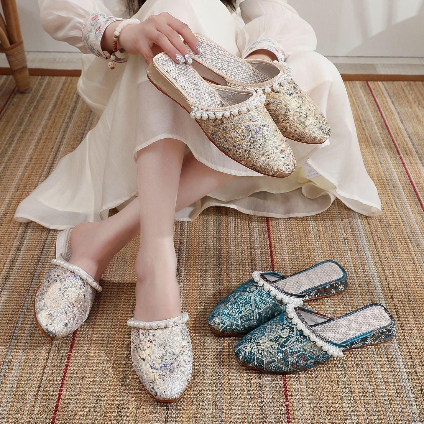 Summer New Cheongsam Ancient Style Mid Heel Embroidered Female Cloth Shoes