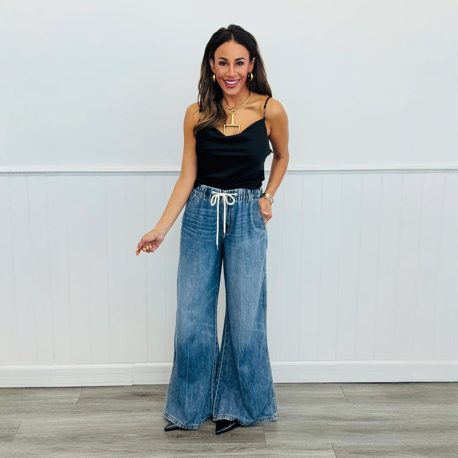 Retro High-waisted Slightly Flared Jeans With A Stretchy Waistband