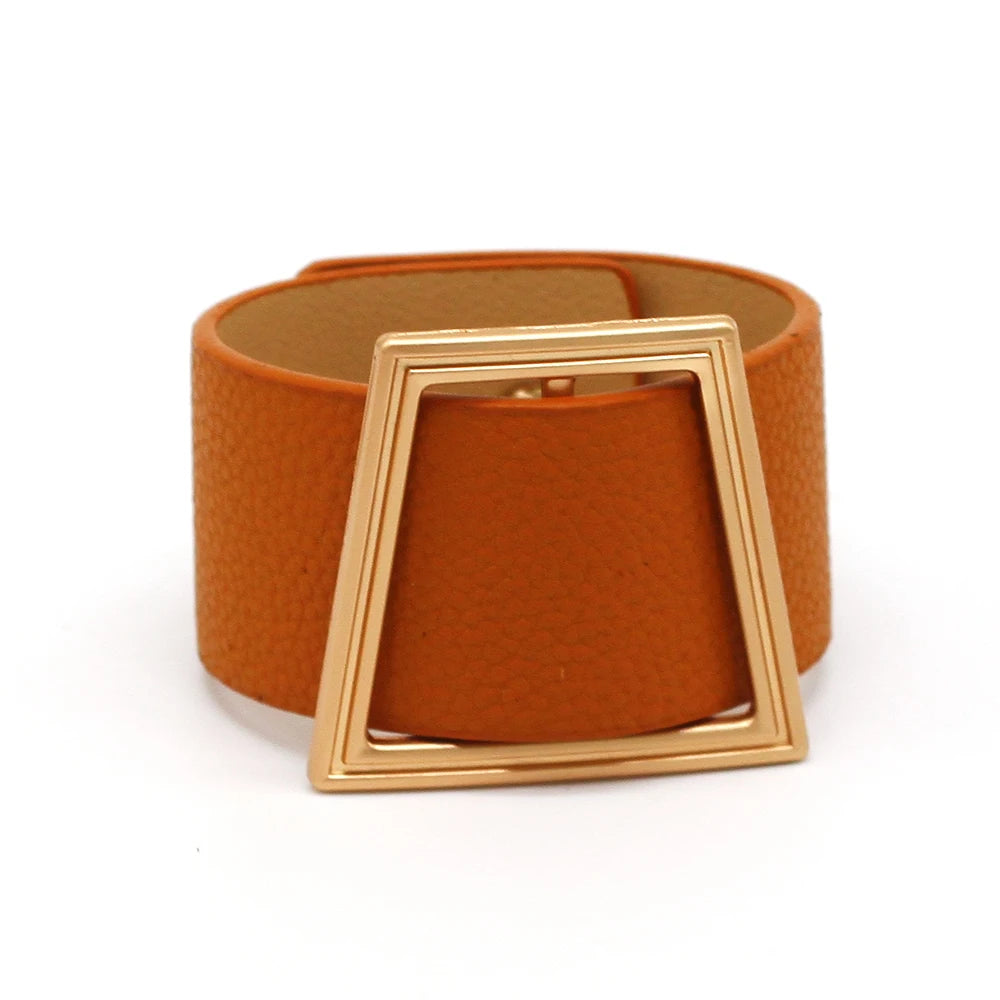 NEW Fashion Leather Bracelet for Women High Quality 3 Colors Available Letter Decorative Clasp Bracelet Bangles Jewelry