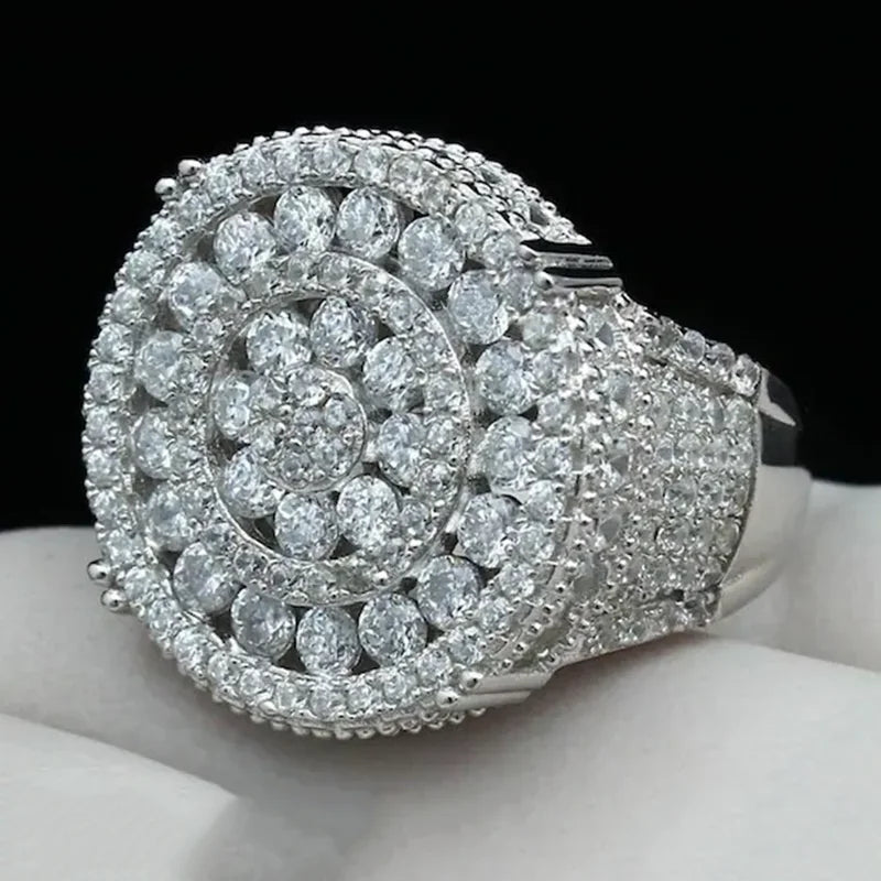 Hot Sale Hollow Out Round Crystal Ladies Ring Micro Paved Full Bling Iced Out Rhinestone Zircon for Women Men Party Jewelry