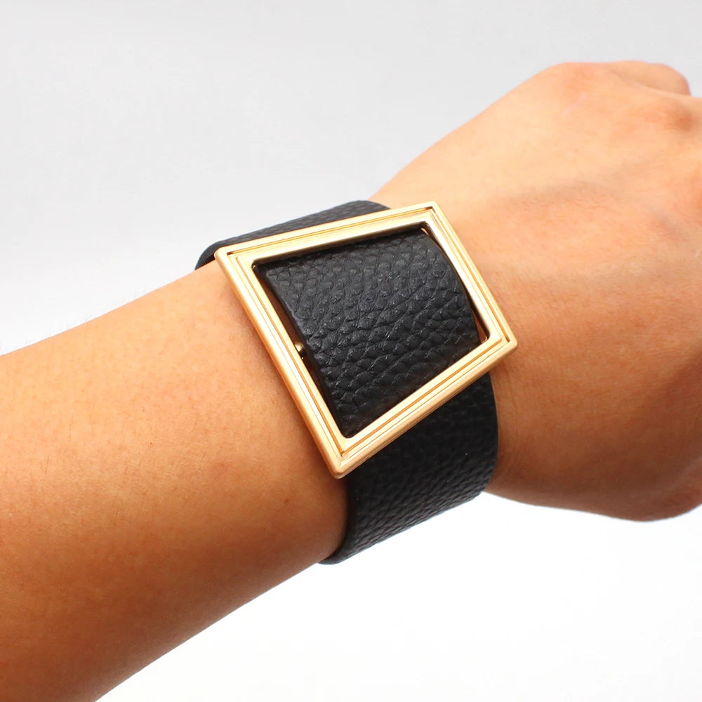 NEW Fashion Leather Bracelet for Women High Quality 3 Colors Available Letter Decorative Clasp Bracelet Bangles Jewelry