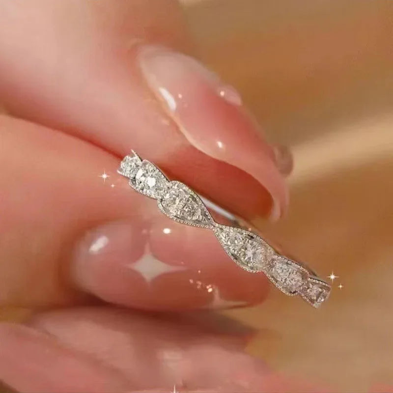 1/2pcs Silver Color Shiny Zircon Matching Couple Rings Luxury Delicate Wedding Rings Set for Women Men Charm Jewelry Accessories
