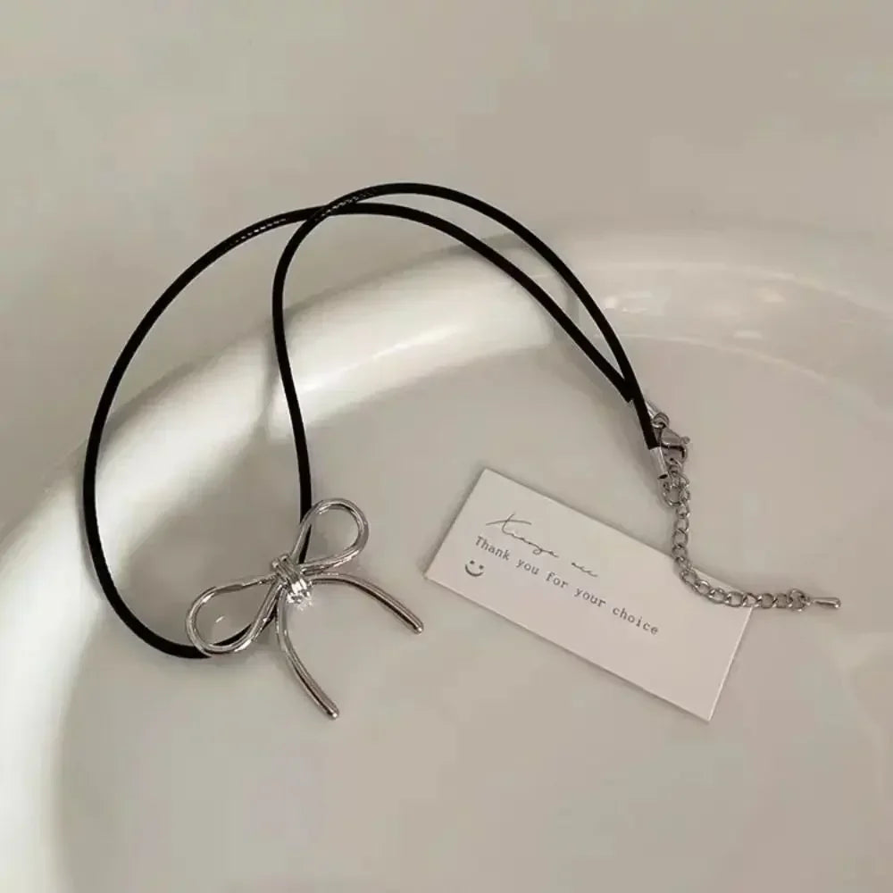 New Retro Bow Pendant Necklace Silver Color Fashion Snake Bone Chain Necklace Women Girl Simple Sweater Chain Fashion Jewelry