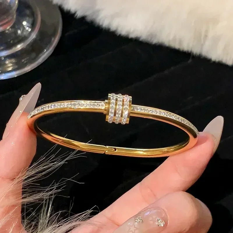 Gold Color Stainless Steel Colorfast Clasp Bracelets for Women Skyful Star Bracelet Light Luxury Paty Jewelry Gifts Wholesale