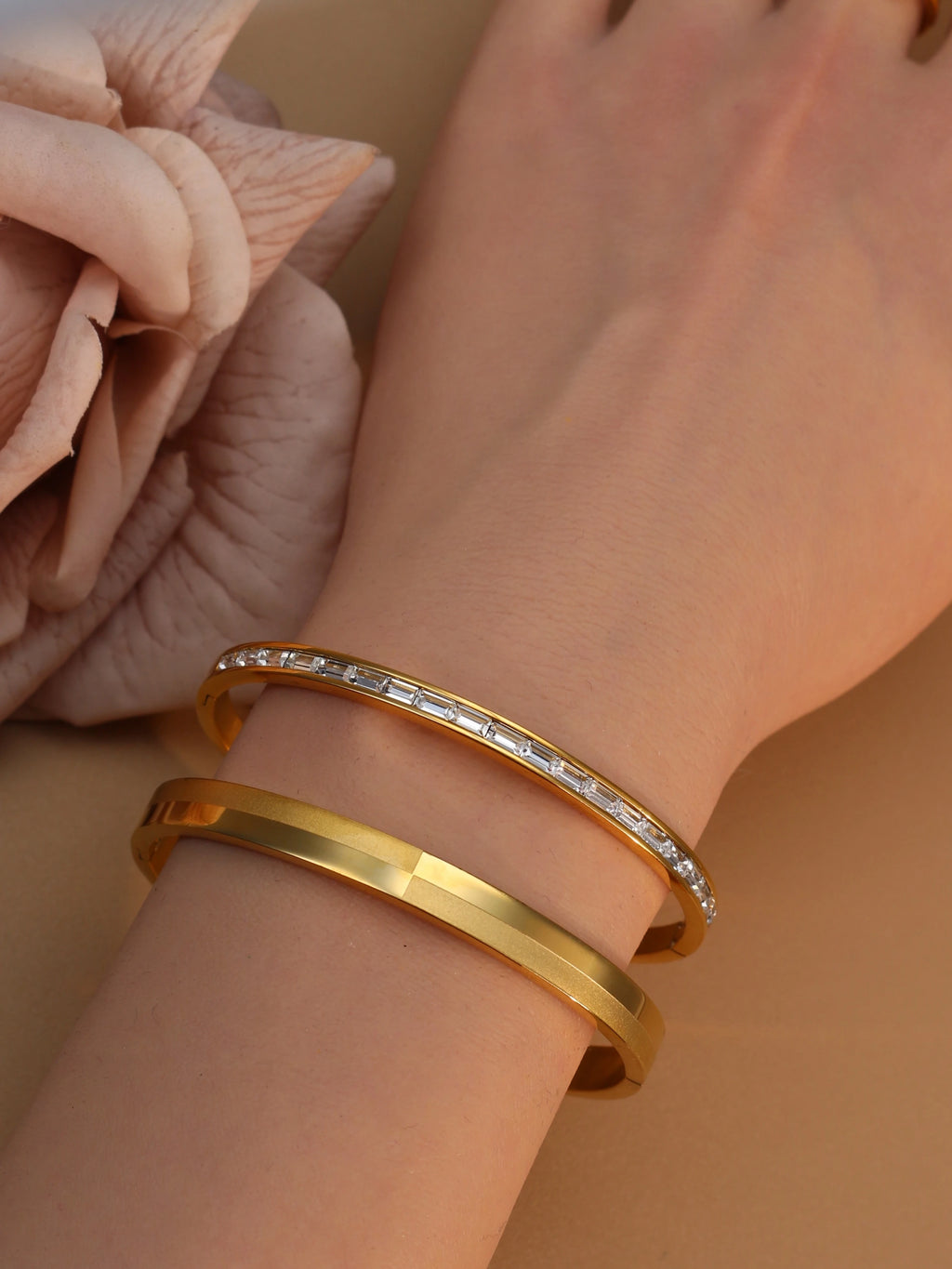 XB-182 Fashion Stainless Steel Plated 18 K Zircon Bracelet Women's Jewellery Party Gifts Wholesale Bangles.