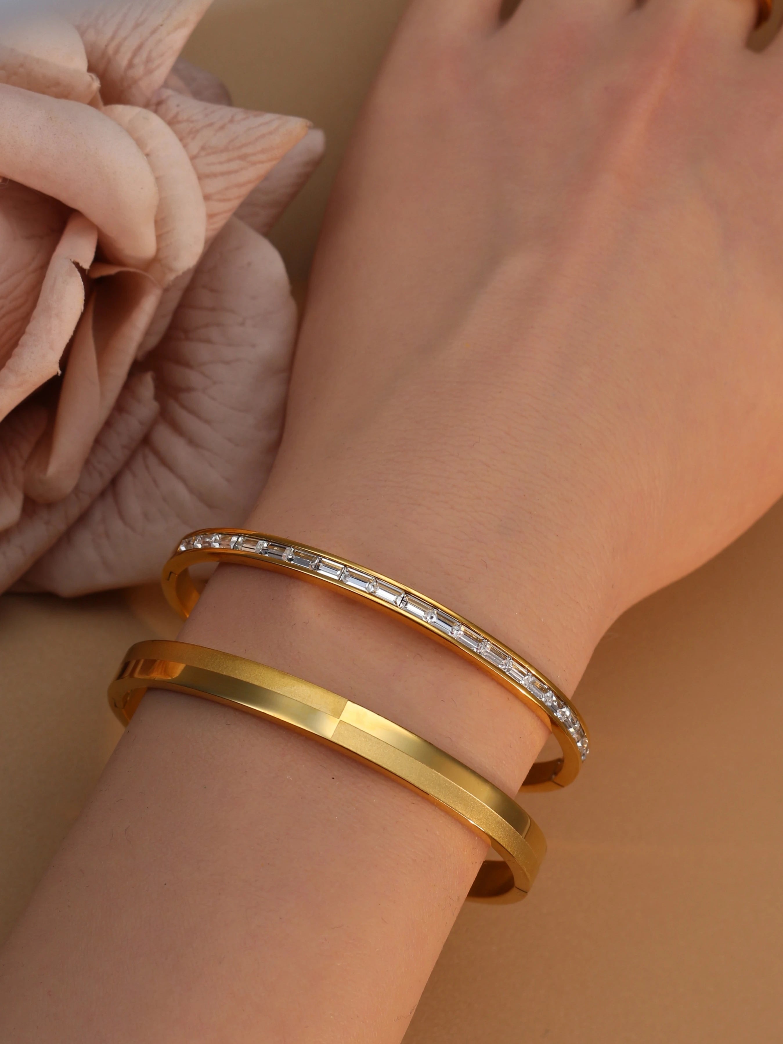 XB-182 Fashion Stainless Steel Plated 18 K Zircon Bracelet Women's Jewellery Party Gifts Wholesale Bangles.
