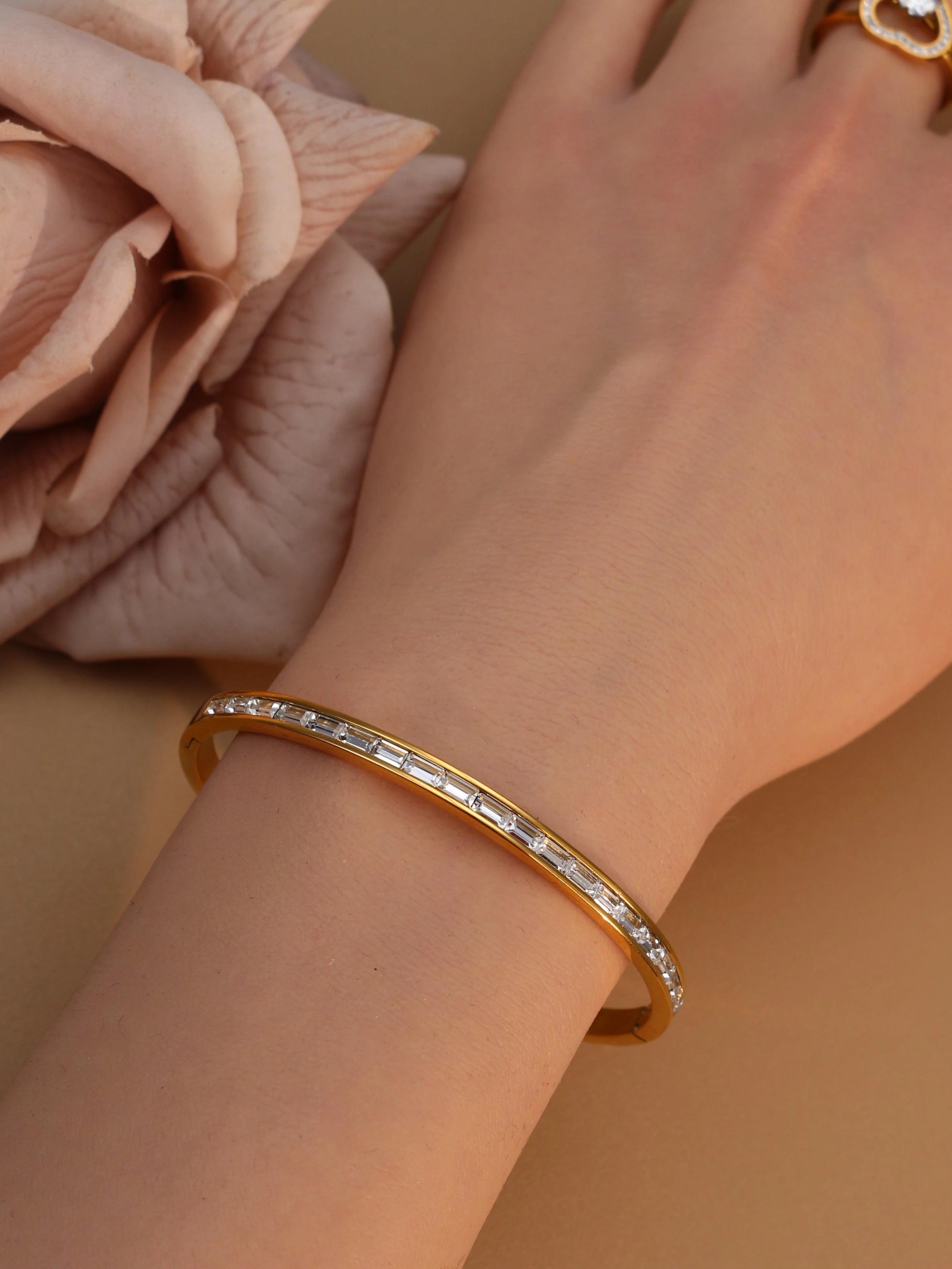 XB-182 Fashion Stainless Steel Plated 18 K Zircon Bracelet Women's Jewellery Party Gifts Wholesale Bangles.