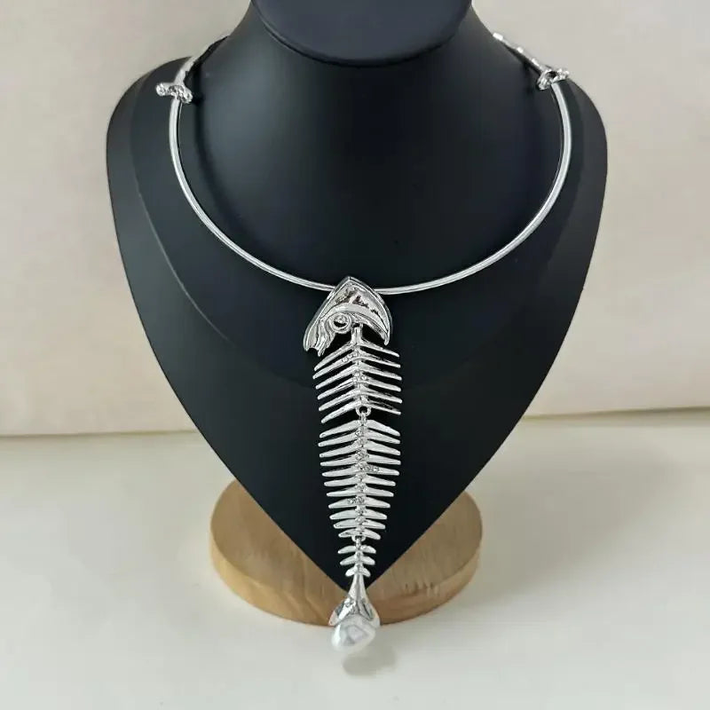 Fashion Jewelry Exaggerated Brand Show Statement Necklace Novelty Design Alloy Big Fish Bone Pendant Choker Necklace For Women