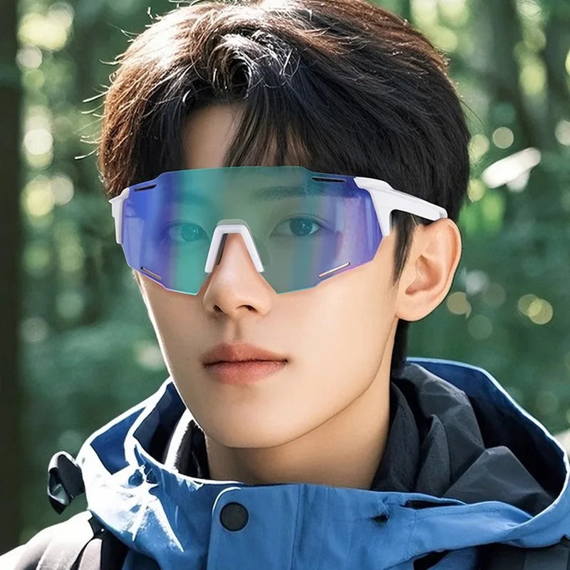 Smart color-changing riding glasses, stylish windproof cycling goggles, UV protection running and dust-proof skiing eyewear.