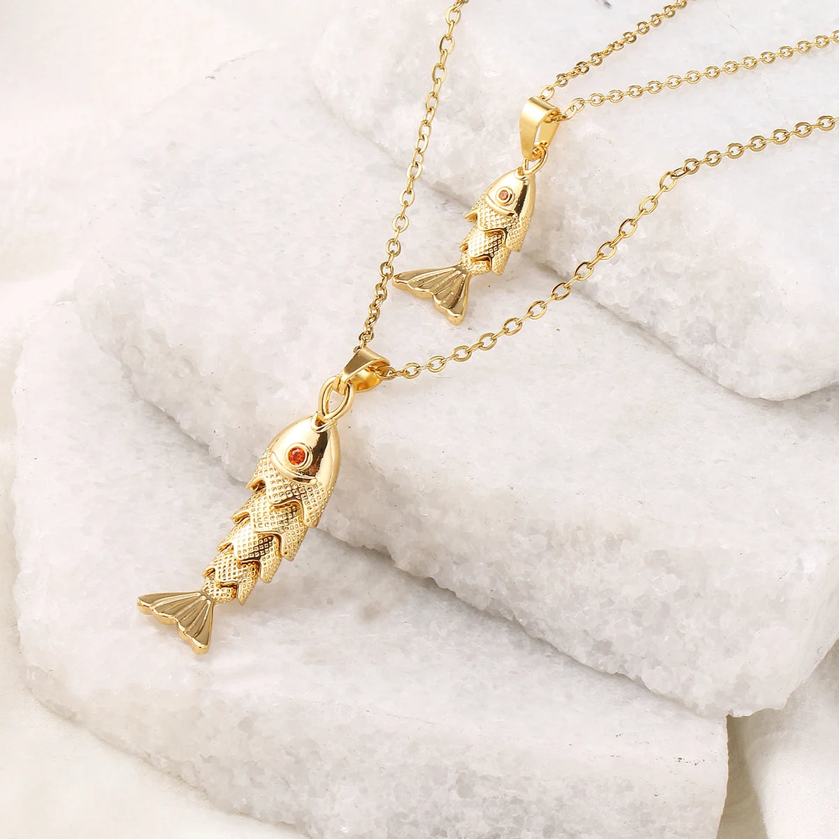 Fashionable Elegant Fish Necklace for Women Cute Dynamic Design European American Style Jewelry Gift