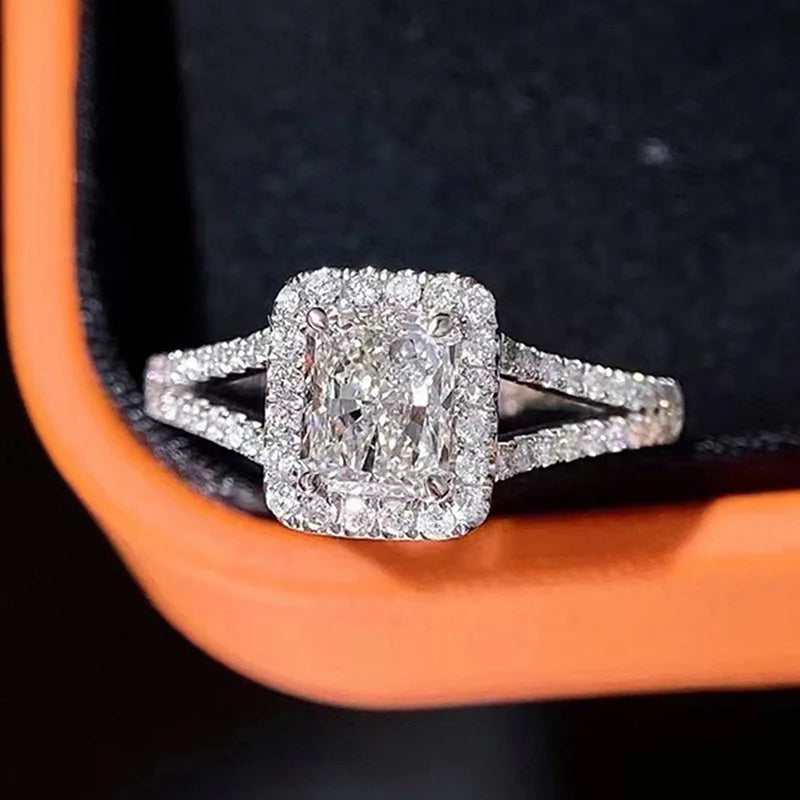 New Sparkling Quadrilateral Geometric Design Ring Light Luxury Personalized Fashion Style Engagement and Wedding Accessories