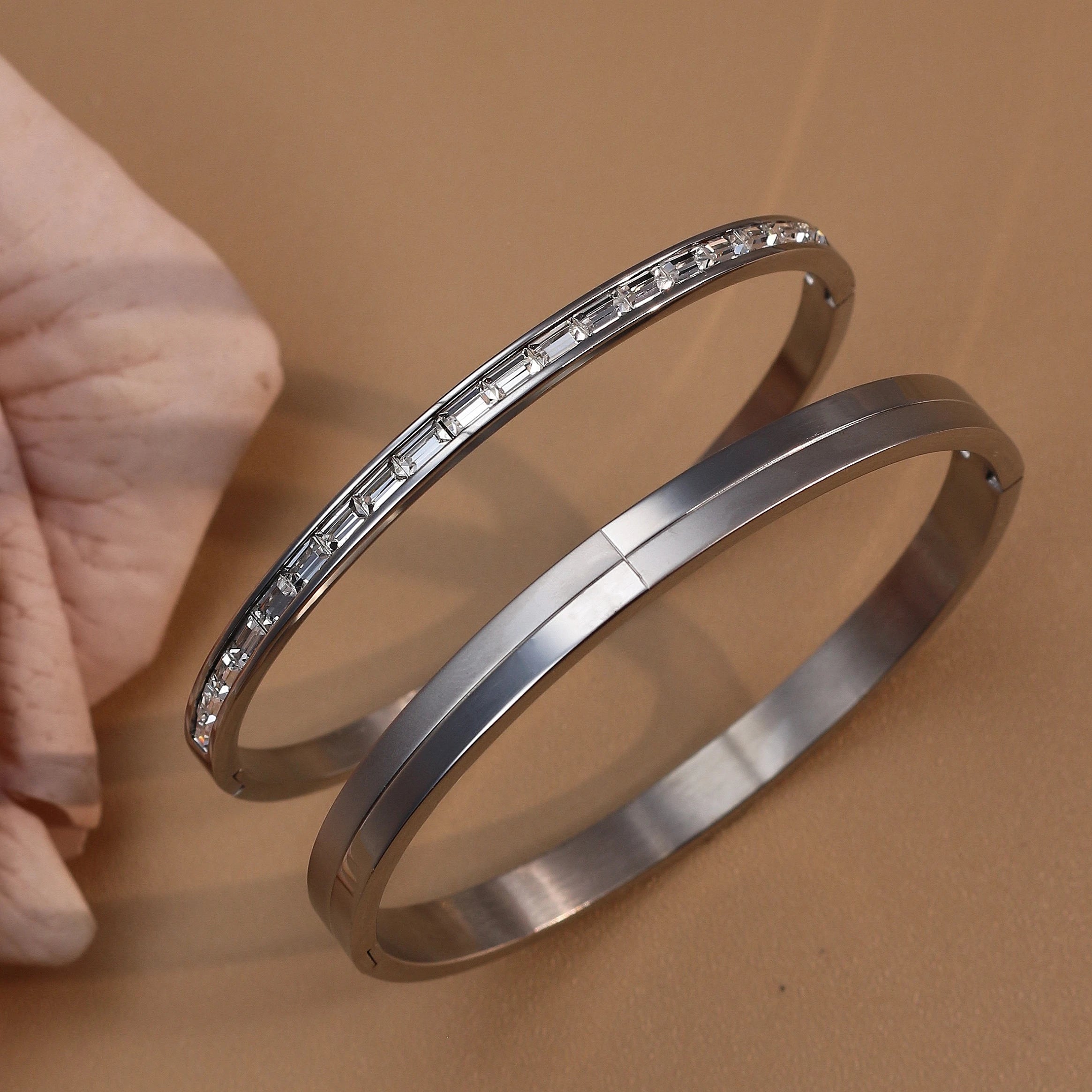 XB-182 Fashion Stainless Steel Plated 18 K Zircon Bracelet Women's Jewellery Party Gifts Wholesale Bangles.