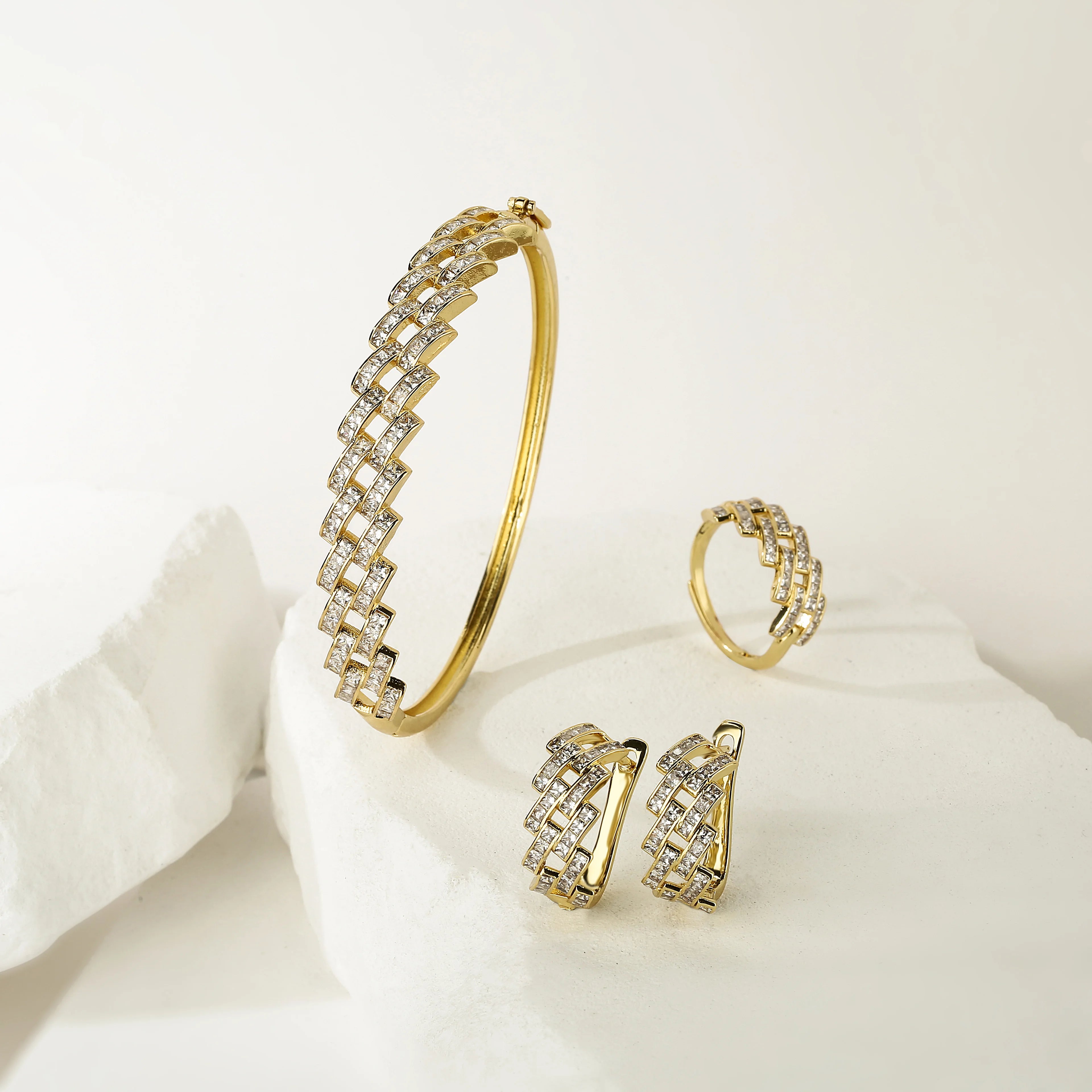 HECHENG, Top Quality Brass Zircon Earrings Bracelet Rings Jewelry Set for Women Fashion Jewelry Wholesale Fine Jewelry