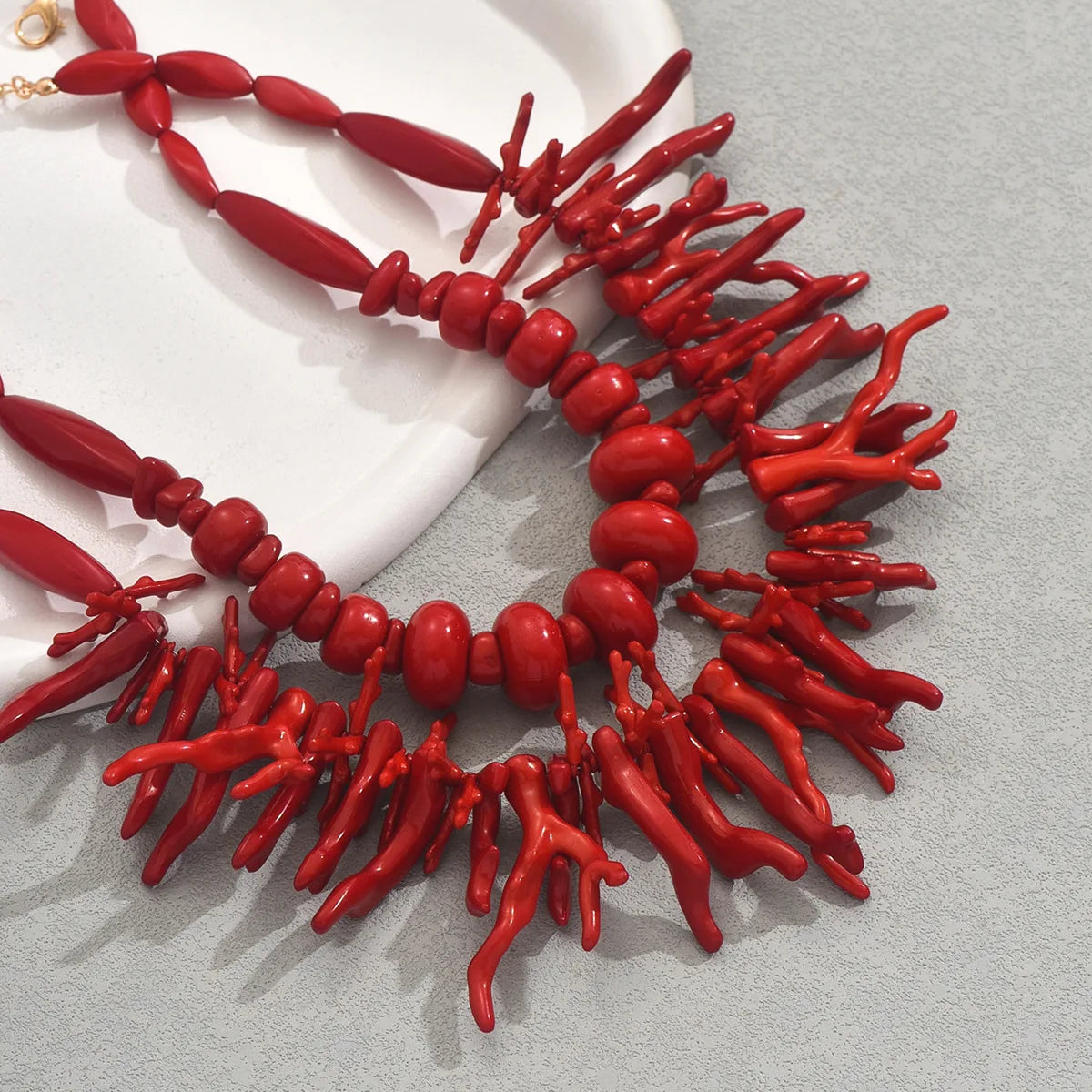 Fashion Women's Necklace Set - Versatile Multi-Layer Coral Design, Long Collarbone Chain + Geometric Pendant, 2-Piece Jewelry