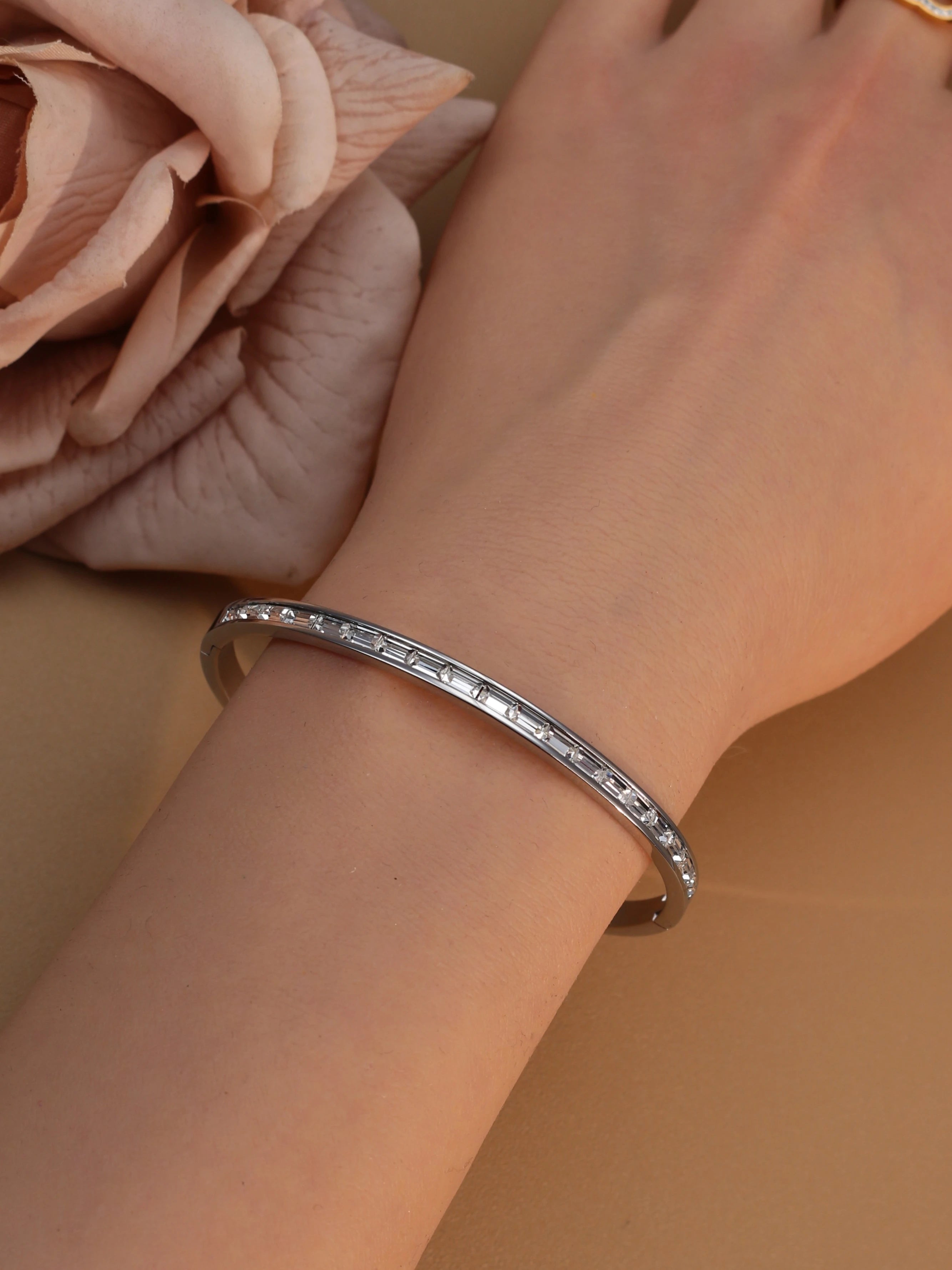 XB-182 Fashion Stainless Steel Plated 18 K Zircon Bracelet Women's Jewellery Party Gifts Wholesale Bangles.