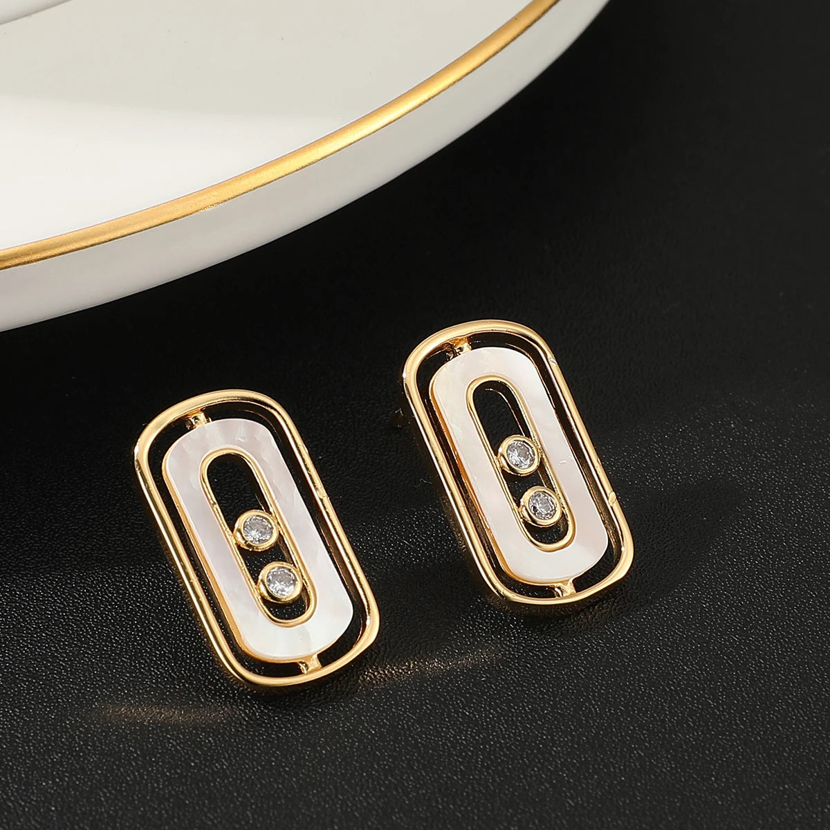 Women's New Fashion 2 Pcs Necklace & Earrings Set Simple Geometic Design Zircon Shell  Jewelry Set Accessory