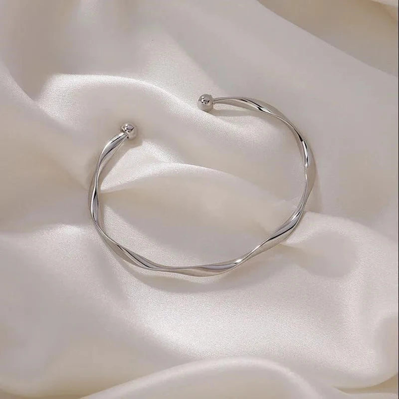 New Fashion Brief Cuff Bracelets for Women Silver Color Open Bangles Elegant Twist Wave Charms Bangle Girls Party Jewelry Gift