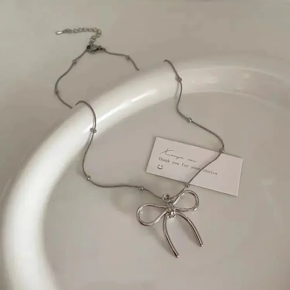 New Retro Bow Pendant Necklace Silver Color Fashion Snake Bone Chain Necklace Women Girl Simple Sweater Chain Fashion Jewelry